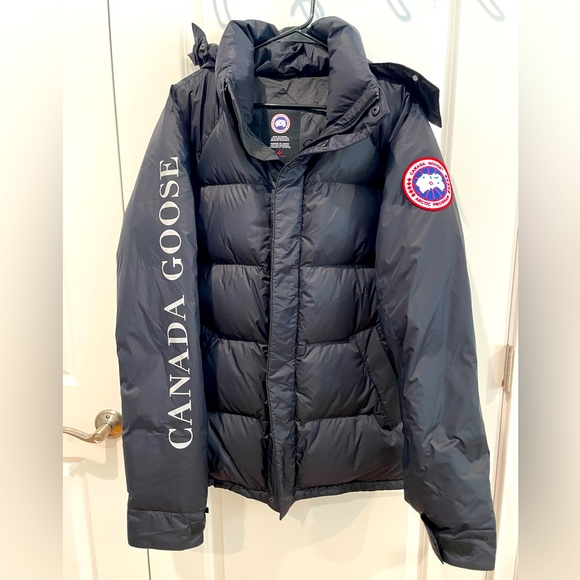 Like New Mens Canadá Goose puffer jacket - Picture 1 of 4